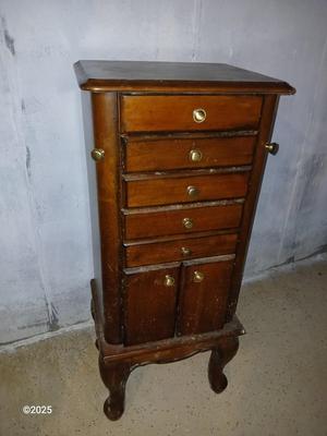 Jewelry wardrobe