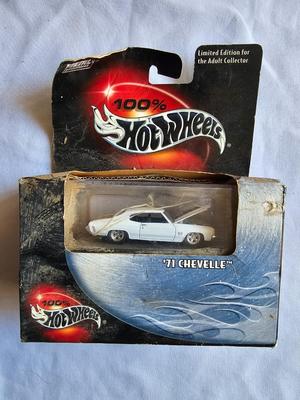 Collectable Hot Wheels cars - new in damaged packaging