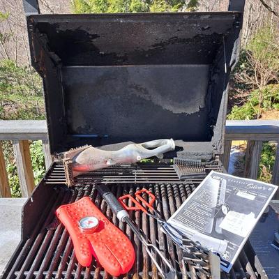 Weber "Genesis Silver B" LP Gas Grill & Assessories (FD-SD)