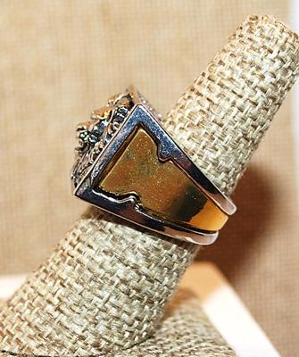 Size 7 ½ Unique Slide-In "HIDDEN COMPARTMENT" LION Face Ring with on a Silver-Tone Band (21.0g)