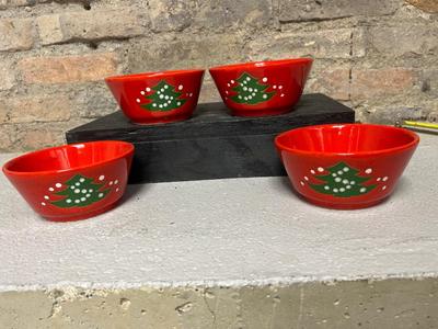 Sale Photo Thumbnail #285: Set of four Christmas Tree soup bowls