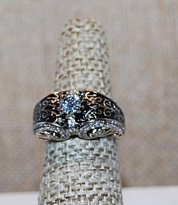 Size 6 Marked .925 "Puffy" BLACK Party Ring with a Single Main Clear Round Stone on a Silver Band (5.8g)
