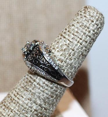 Size 6 Marked .925 "Puffy" BLACK Party Ring with a Single Main Clear Round Stone on a Silver Band (5.8g)