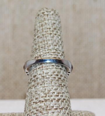 Size 6 Marked .925 "Puffy" RED Party Ring with a Single Main Clear Round Stone on a Silver Band (6.2g)