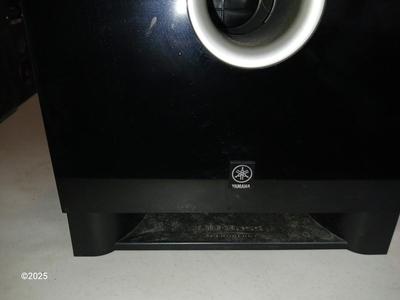Yamaha Surround sound speakers - with subwoofer system YST-SW015 7 total speakers