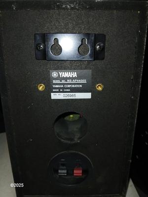 Yamaha Surround sound speakers - with subwoofer system YST-SW015 7 total speakers