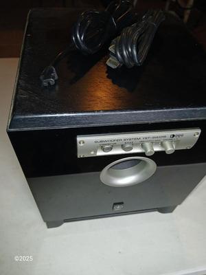 Yamaha Surround sound speakers - with subwoofer system YST-SW015 7 total speakers