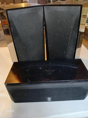 Yamaha Surround sound speakers - with subwoofer system YST-SW015 7 total speakers