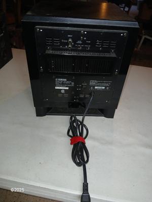 Yamaha Surround sound speakers - with subwoofer system YST-SW015 7 total speakers