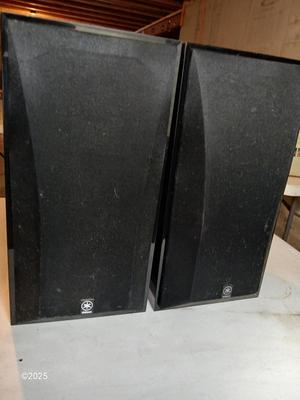 Yamaha Surround sound speakers - with subwoofer system YST-SW015 7 total speakers