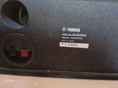 Yamaha Surround sound speakers - with subwoofer system YST-SW015 7 total speakers