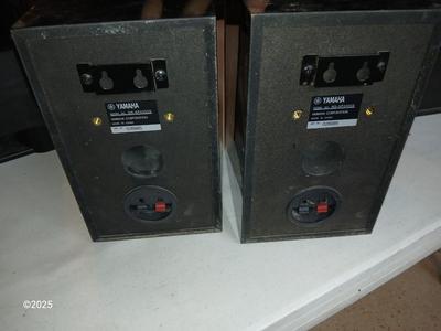 Yamaha Surround sound speakers - with subwoofer system YST-SW015 7 total speakers