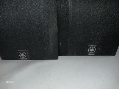 Yamaha Surround sound speakers - with subwoofer system YST-SW015 7 total speakers