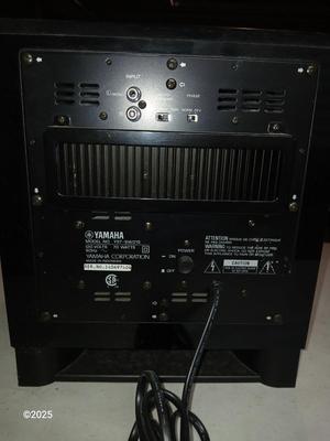 Yamaha Surround sound speakers - with subwoofer system YST-SW015 7 total speakers