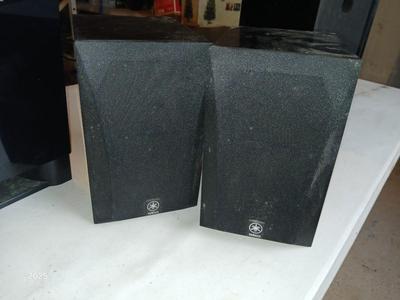 Yamaha Surround sound speakers - with subwoofer system YST-SW015 7 total speakers