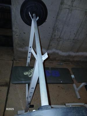 Weider 138 weight bench / bench press with weights and accessories