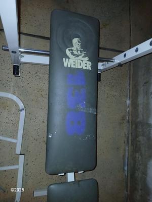 Weider 138 weight bench / bench press with weights and accessories