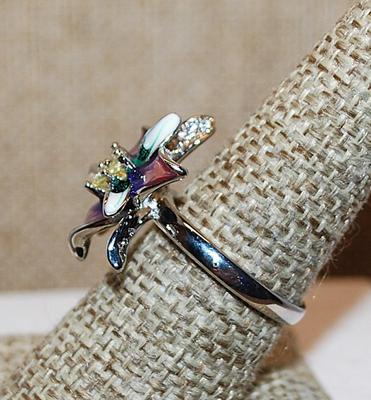 Size 8 Marked .925 PURPLE, WHITE & GREEN Enameled Styled Ring on a Silver Band (5.9g)