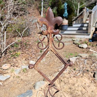 Group of Rusted Metal Garden Topiaries (BD-SD)
