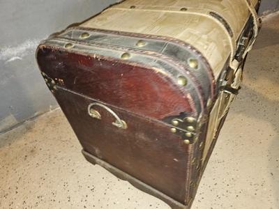Two neat small trunks / Suitcases