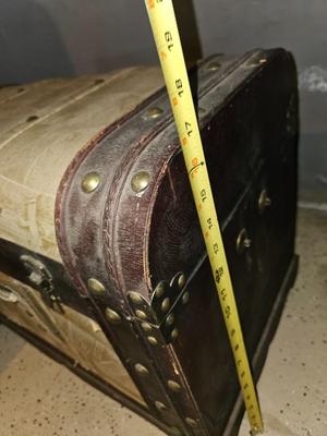 Two neat small trunks / Suitcases