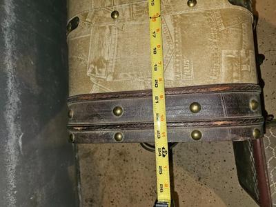 Two neat small trunks / Suitcases
