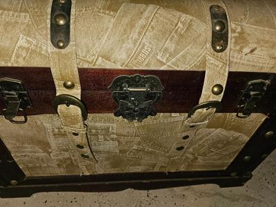 Two neat small trunks / Suitcases
