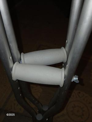 Nice pair of Guardian Crutches adjustable 5'2 - 5' 10