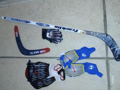 Hockey stick - Boomerang - and safty gear