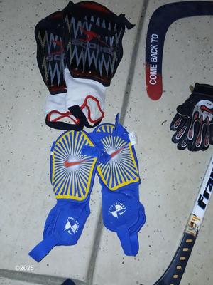 Hockey stick - Boomerang - and safty gear