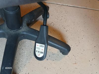 Adjustable office chair - plastic basket / bin
