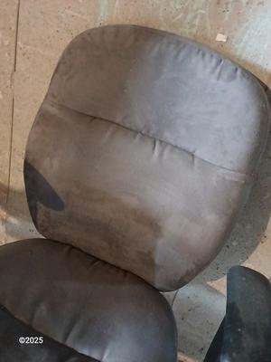 Adjustable office chair - plastic basket / bin