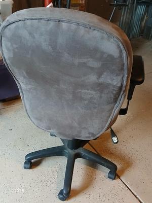 Adjustable office chair - plastic basket / bin