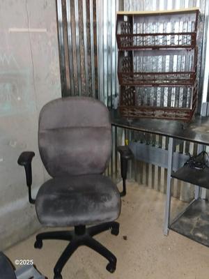 Adjustable office chair - plastic basket / bin