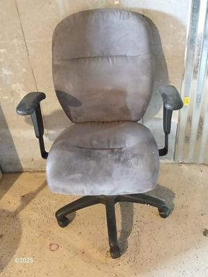 Adjustable office chair - plastic basket / bin