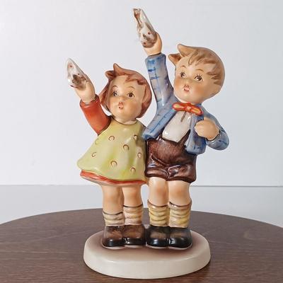 LOT 47D: Goebel Hummel Auf Wiedersehen Airlift Memorial Set & We Congratulate Figurine