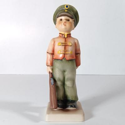 LOT 48D: Goebel Hummel Checkpoint Charlie Set