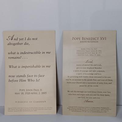 LOT 50D: Danbury Mint The Vatican St. Peter's Basilica Scale Model & Bohemia Glass Pope St John Paul II Paperweight