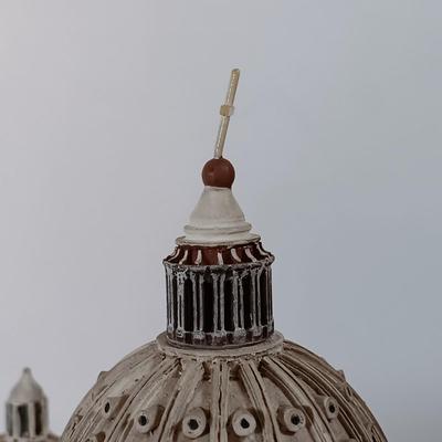 LOT 50D: Danbury Mint The Vatican St. Peter's Basilica Scale Model & Bohemia Glass Pope St John Paul II Paperweight