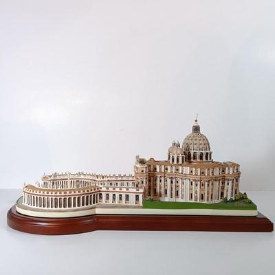 LOT 50D: Danbury Mint The Vatican St. Peter's Basilica Scale Model & Bohemia Glass Pope St John Paul II Paperweight