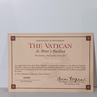 LOT 50D: Danbury Mint The Vatican St. Peter's Basilica Scale Model & Bohemia Glass Pope St John Paul II Paperweight