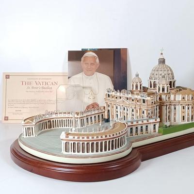 LOT 50D: Danbury Mint The Vatican St. Peter's Basilica Scale Model & Bohemia Glass Pope St John Paul II Paperweight