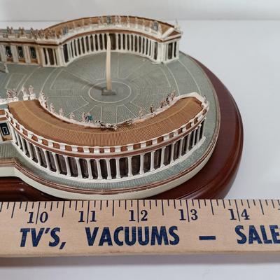 LOT 50D: Danbury Mint The Vatican St. Peter's Basilica Scale Model & Bohemia Glass Pope St John Paul II Paperweight