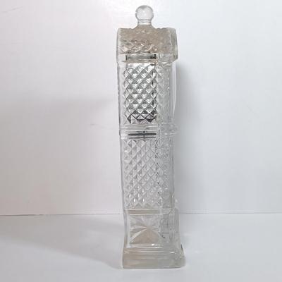 LOT 59D: West German Crystal Clock, Anna Hütte Crystal Basket & Bradford Exchange Sophisticats 'Sparkle' Cat Figurine