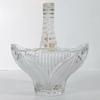 LOT 59D: West German Crystal Clock, Anna Hütte Crystal Basket & Bradford Exchange Sophisticats 'Sparkle' Cat Figurine