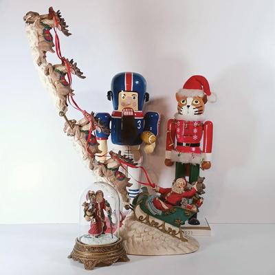 LOT 63D: Vintage Jaimy Santa Sleigh, Franklin Mint Father Christmas & Nutcrackers