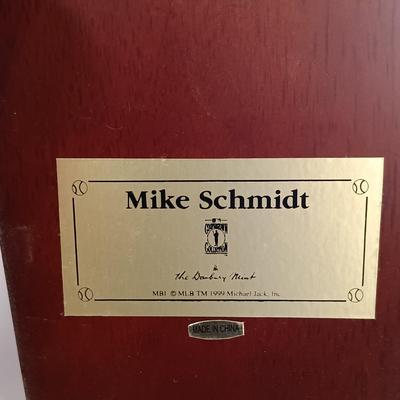LOT 66B: The Danbury Mint Mike Schmidt Figurine w/ MLBPA Mini Phillies Figurines