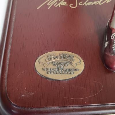 LOT 66B: The Danbury Mint Mike Schmidt Figurine w/ MLBPA Mini Phillies Figurines