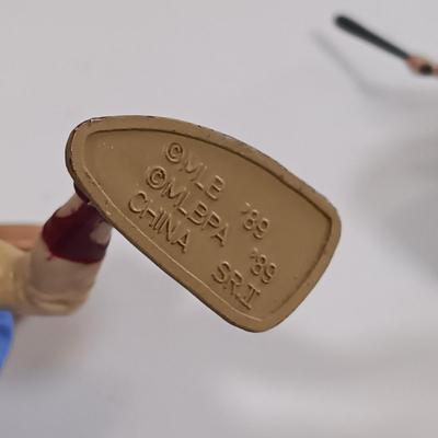 LOT 66B: The Danbury Mint Mike Schmidt Figurine w/ MLBPA Mini Phillies Figurines