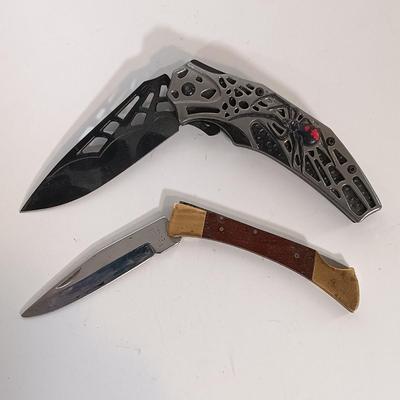 LOT 130B: Set of (6) Folding Knives